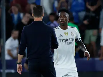 Xabi Alonso y Vinícius en el Ciutat de Valencia Xabi Alonso y Vinícius en el Ciutat de Valencia