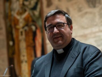 El sacerdote Carlos Loriente