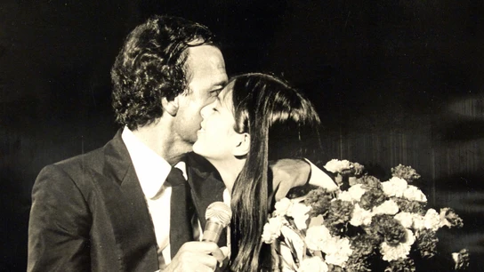 Julio Iglesias y su hija Chábeli durante un concierto Julio Iglesias y su hija Chábeli durante un concierto