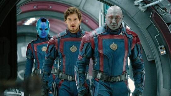 Karen Gillan como Nebula, Chris Pratt como Star-Lord y Dave Bautista como Drax en Guardianes de la Galaxia Vol. 3 en 2023