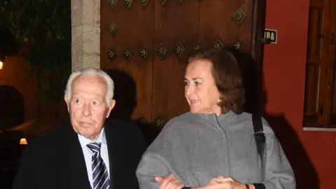 Curro Romero y Carmen Tello, en Sevilla en 2023 Curro Romero y Carmen Tello, en Sevilla en 2023