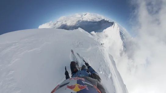 Andrzej Bargiel durante su descenso con esquís por el Everest Andrzej Bargiel durante su descenso con esquís por el Everest