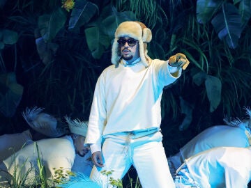 Bad Bunny se presenta en el escenario durante la Primera Noche de Bad Bunny: "No Me Quiero Ir De Aquí" Residencia En El Choli en el Coliseo de Puerto Rico José Miguel Agrelot el 11 de julio de 2025 en San Juan, Puerto Rico.