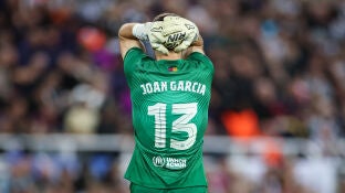 Joan Garc&iacute;a, en un partido con el Barcelona