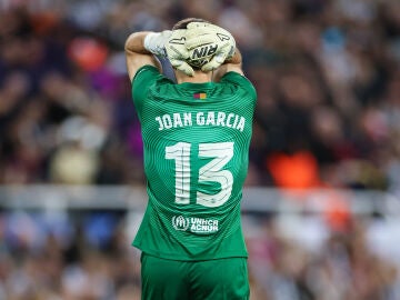 Joan García, en un partido con el Barcelona