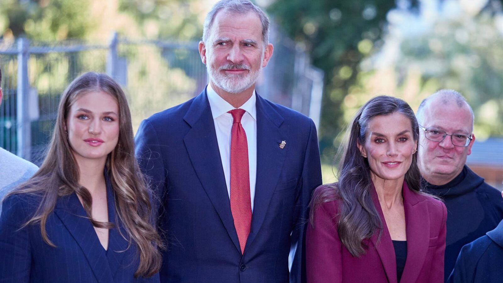 Emotivo encuentro de la reina Letizia y princesa Leonor con el periodista y cantante Javier Erro