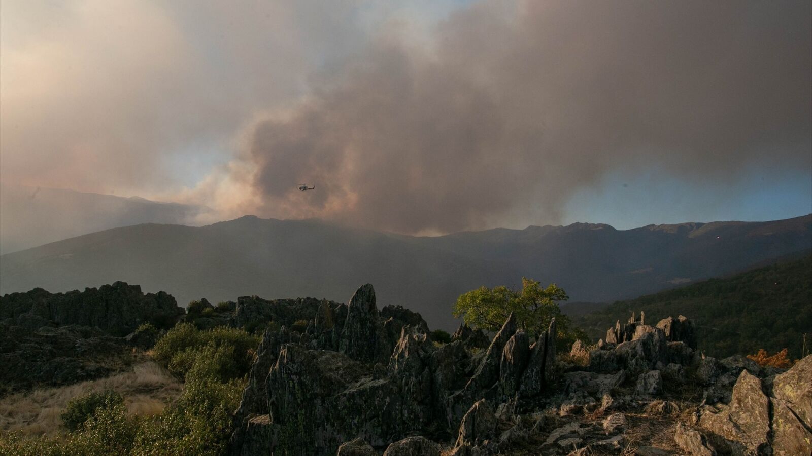 Estabilizado en Segovia el incendio proveniente de Pico del Lobo (Guadalajara), donde se mantiene en nivel 2 de gravedad