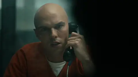 Nicholas Hoult en El Pacificador Nicholas Hoult en El Pacificador