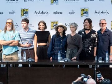 Eduardo Noriega, &Oacute;scar Jaenada, Hugo Arbu&eacute;s, Candela Saitta, Alexandra Masangkay, Melissa McBride, Norman Reedus y los productores Dan Percival y David Za, presentan la serie The Walking Dead: Daryl Dixon en la San Diego Comic-Con M&aacute;laga