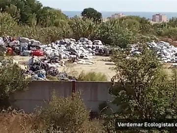Denuncian un nuevo vertedero textil ilegal en La Línea Denuncian un nuevo vertedero textil ilegal en La Línea