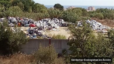 Denuncian un nuevo vertedero textil ilegal en La Línea