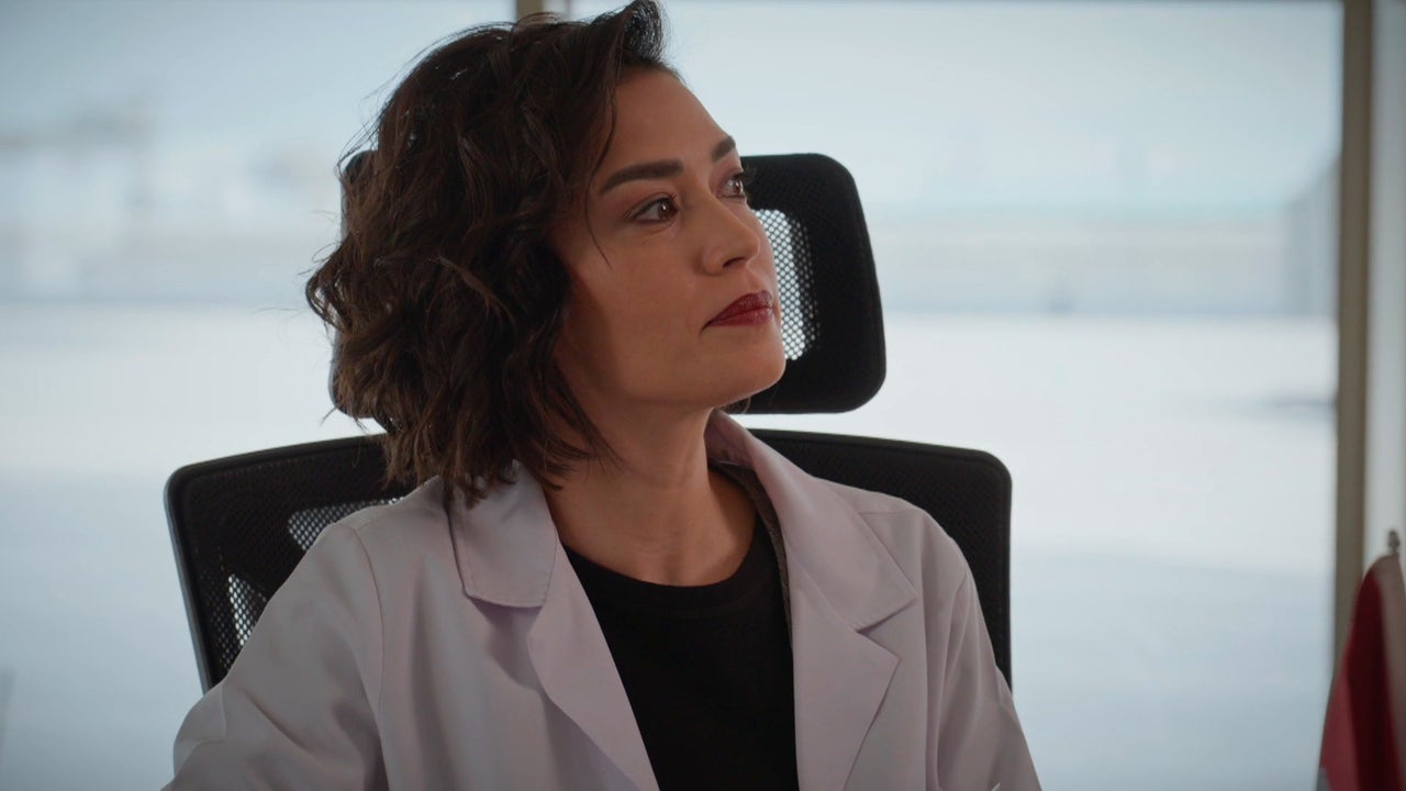 Rengin fuerza a Bahar a ser la mano derecha de Evren en la cirugía más importante de sus vidas Rengin fuerza a Bahar a ser la mano derecha de Evren en la cirugía más importante de sus vidas