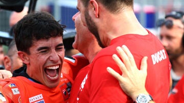 Marc Márquez, eufórico tras ganar el Mundial de MotoGP