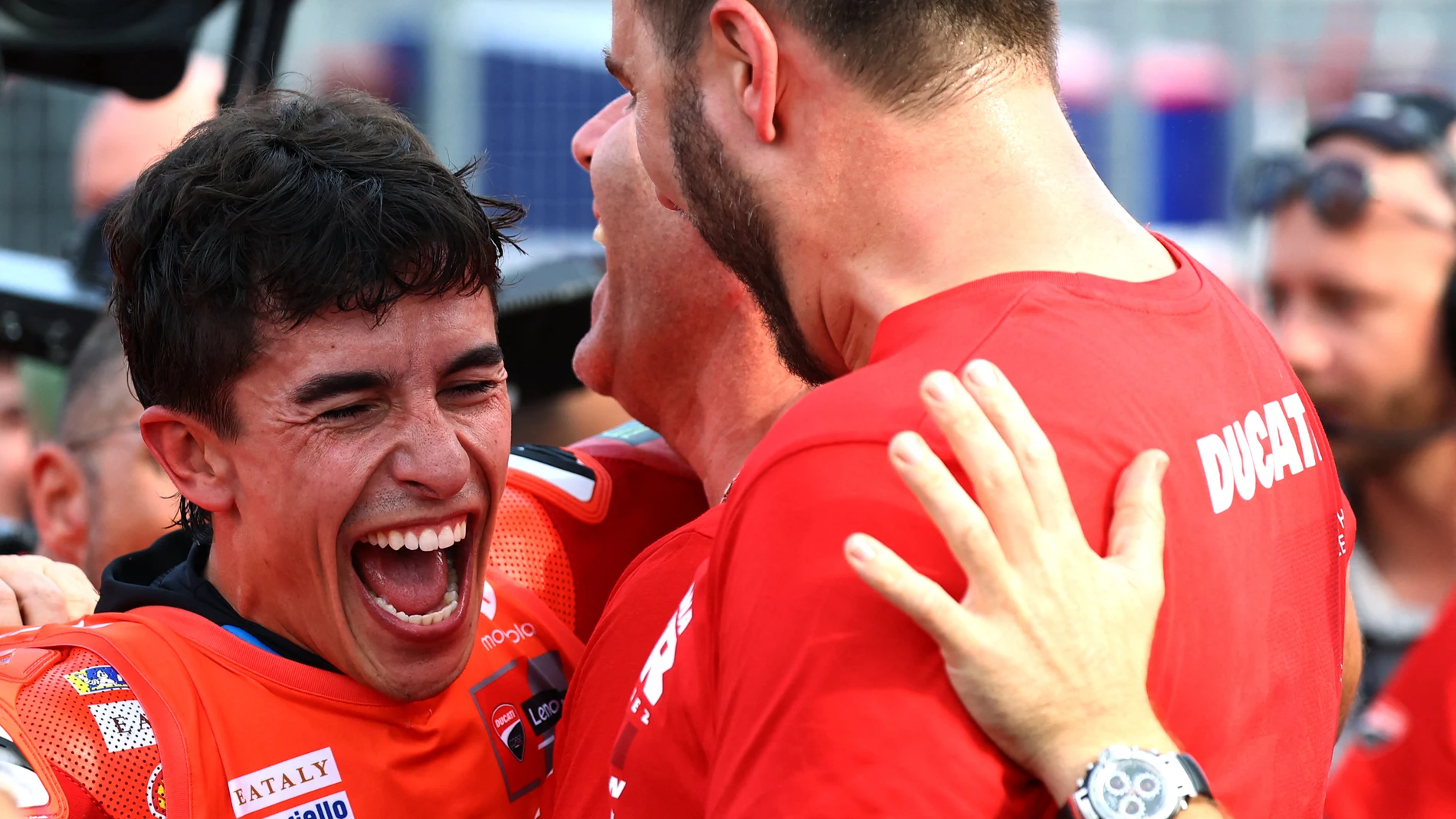 Marc Márquez, eufórico tras ganar el Mundial de MotoGP Marc Márquez, eufórico tras ganar el Mundial de MotoGP
