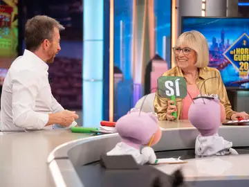 Carmen Maura alucina con Pablo Motos en el reto de las hormigas: “Está loco este mucho más que yo” Carmen Maura alucina con Pablo Motos en el reto de las hormigas: “Está loco este mucho más que yo”
