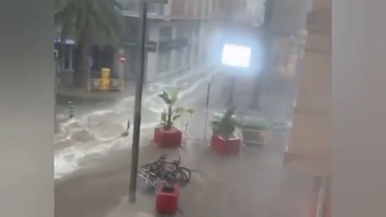 Grandes inundaciones en Cullera provocan la alarma en los vecinos y las autoridades