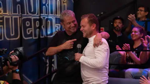 ¡Un parecido increíble! El Monaguillo conoce a su doble en El Hormiguero ¡Un parecido increíble! El Monaguillo conoce a su doble en El Hormiguero