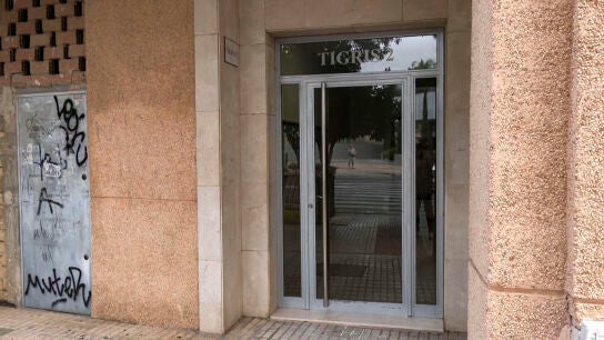 Imagen del portal donde sucedieron los hechos. 