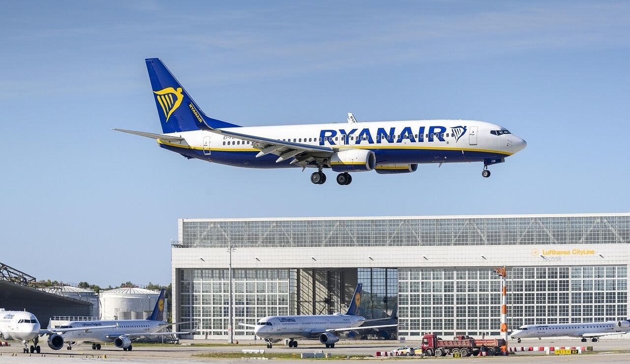 Avi&oacute;n de Ryanair. 