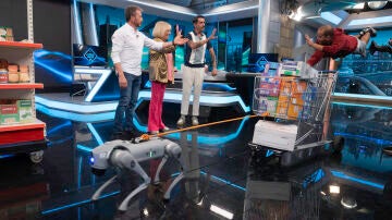 Marron presenta al perro Alicio y al héroe del super: así hace la compra el equipo de ciencia de El Hormiguero
