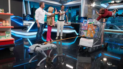 Marron presenta al perro Alicio y al héroe del super: así hace la compra el equipo de ciencia de El Hormiguero Marron presenta al perro Alicio y al héroe del super: así hace la compra el equipo de ciencia de El Hormiguero