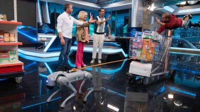 Marron presenta al perro Alicio y al héroe del super: así hace la compra el equipo de ciencia de El Hormiguero