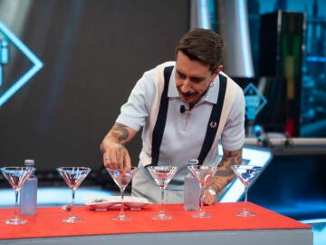 &iexcl;Agua cristalizada en segundos! Marron sorprende a Vicente Vall&eacute;s creando una 'uva de cristal'