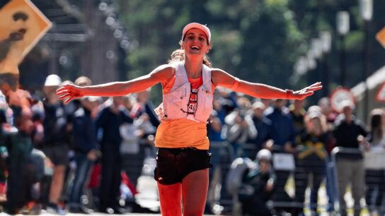 Sara Alonso entrando en la meta del Mundial de trail de Canfranc