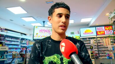 La hazaña de dos jóvenes marroquíes ante un atracador armado con un cuchillo al que encerraron: 