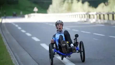 Álex Roca hace historia en las montañas del Tour de Francia Álex Roca hace historia en las montañas del Tour de Francia