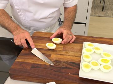 El truco de Arguiñano para que la yema de los huevos salga centrada