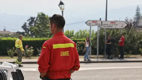 Un agente de la UME. Un agente de la UME.