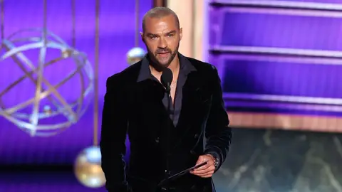 Jesse Williams en los Emmy 2025 Jesse Williams en los Emmy 2025