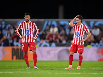 Los jugadores del Atlético durante el partido en Balaídos ante el Celta Los jugadores del Atlético durante el partido en Balaídos ante el Celta