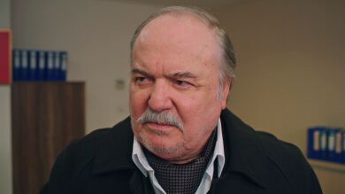 Halis le da una dura lección a Orhan tras abandonarlo a su suerte: “Espero que la cárcel te convierta en un hombre” 