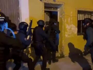  Siete detenidos por explotar a 45 trabajadores en La Rioja, incluidos tres menores: vivían hacinados y trabajaban sin contrato bajo promesas falsas de legalización