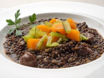 Lentejas con chorizo, calabaza y borraja: la receta de Arguiñano que te llenará de energía