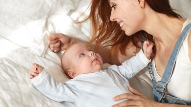 Epidural, chupete, colecho y lactancia artificial: ¿qué opina una matrona sobre estos temas?