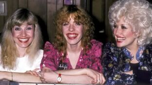 Dolly Parton junto a sus hermanas 