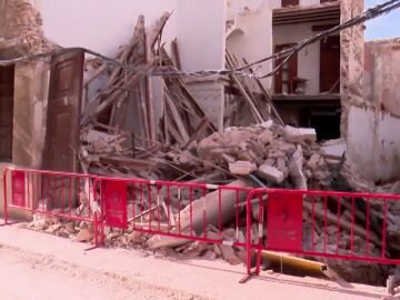 El colapso de una vivienda en obras ha causado el desprendimiento parcial de la casa de al lado