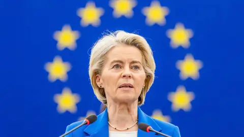 Von der Leyen defiende que el muro antidrones cubra también el flanco sur ante la "guerra híbrida" de Rusia Von der Leyen defiende que el muro antidrones cubra también el flanco sur ante la "guerra híbrida" de Rusia