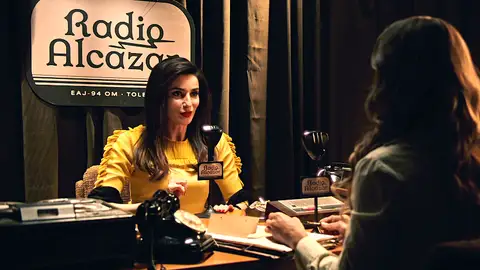 Capítulo 410 de Sueños de libertad; 8 de octubre: Escándalo generalizado en la fábrica tras la entrevista de Emma Govantes en la radio Capítulo 410 de Sueños de libertad; 8 de octubre: Escándalo generalizado en la fábrica tras la entrevista de Emma Govantes en la radio
