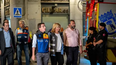 Almeida a su llegada al edificio derrumbado Almeida a su llegada al edificio derrumbado
