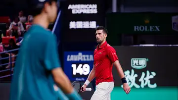Novak Djokovic, en el partido ante Jaume Munar en Shanghái Novak Djokovic, en el partido ante Jaume Munar en Shanghái