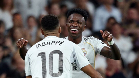 Mbapp&eacute; y Vin&iacute;cius celebra un gol con el Real Madrid