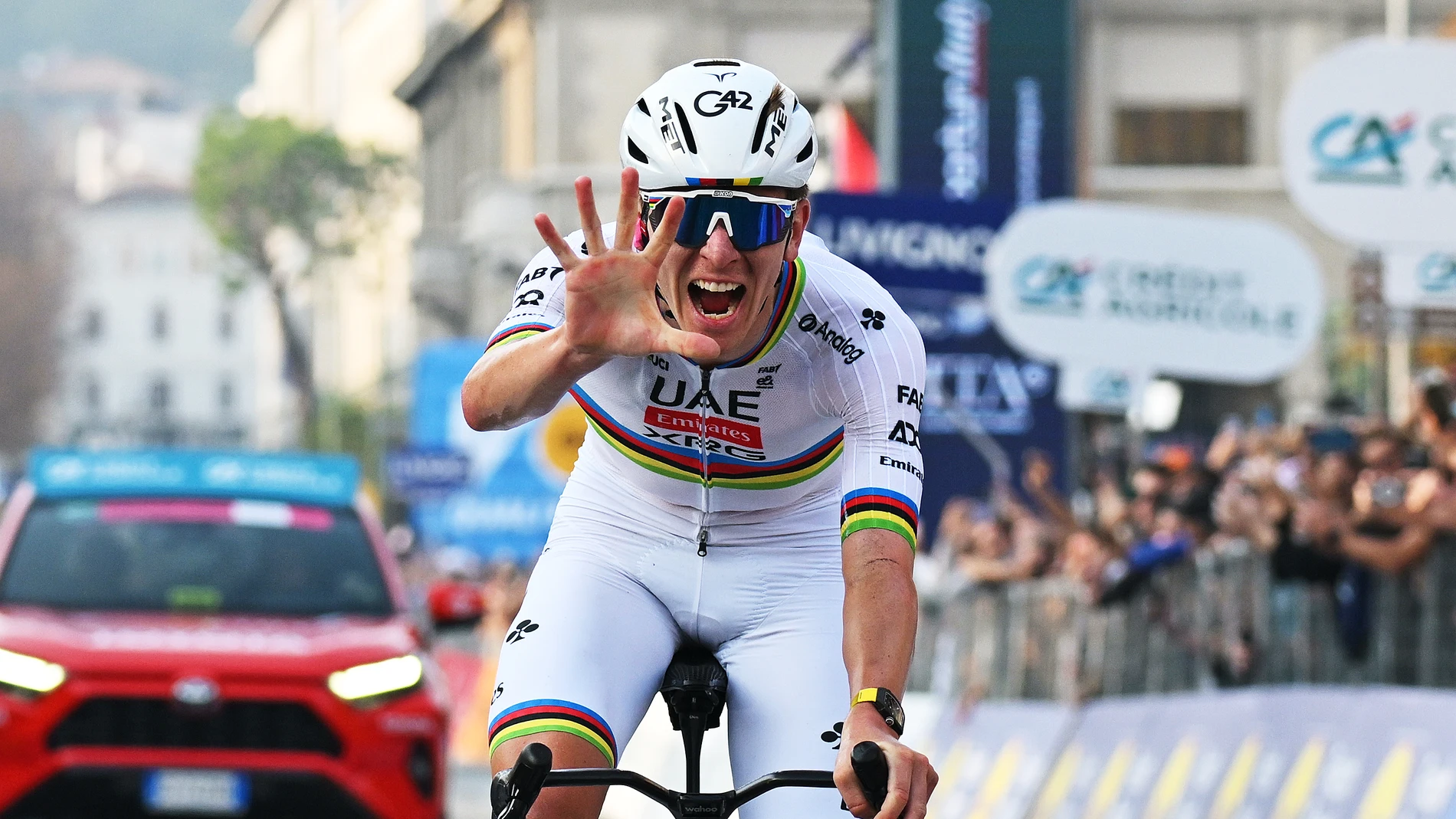 Tadej Pogacar, exultante con su Giro de Lombardía consecutivo Tadej Pogacar, exultante con su Giro de Lombardía consecutivo