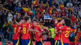 Espa&ntilde;a celebra uno de los goles a Georgia