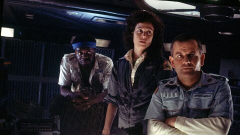 Yaphet Kotto, Sigourney Weaver e Ian Holm en Alien