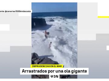 Bañistas en Tenerife arriesgan su vida con bandera roja