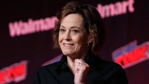 Sigourney Weaver en un debate sobre las películas de Alien durante la Comic Con de Nueva York Sigourney Weaver en un debate sobre las películas de Alien durante la Comic Con de Nueva York